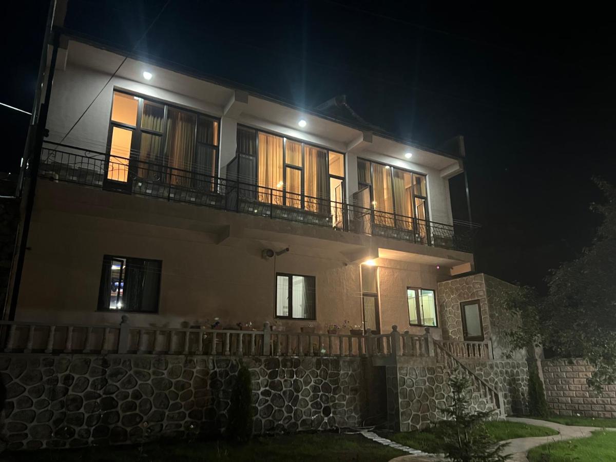 Tigran Hotel By Black & Gold Goris Exterior photo